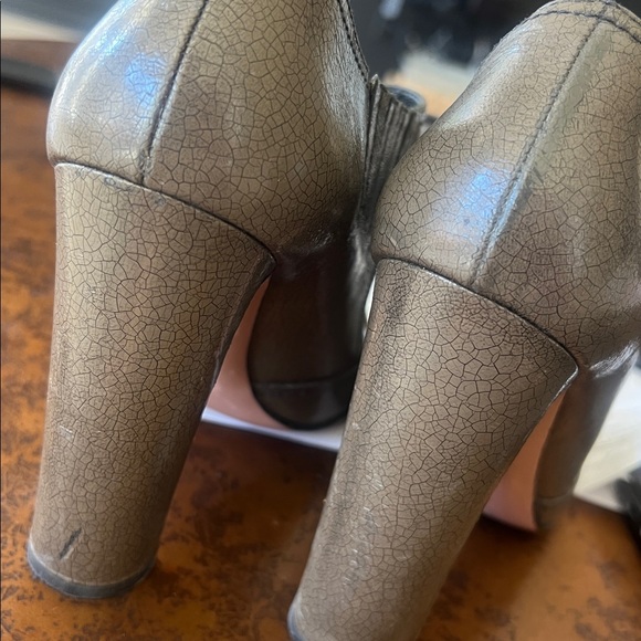 Prada 39.5 crackled leather pump 41/2 inch heel